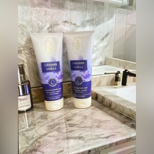 Aromatherapy Lavender Vanilla Moisturizing Lux Bath Set.